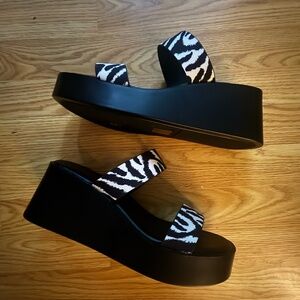 Zebra Platform Slides Size 11 (Vegan)